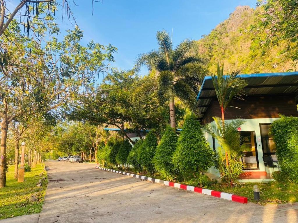 Phuphayot Resort Trang Exterior foto